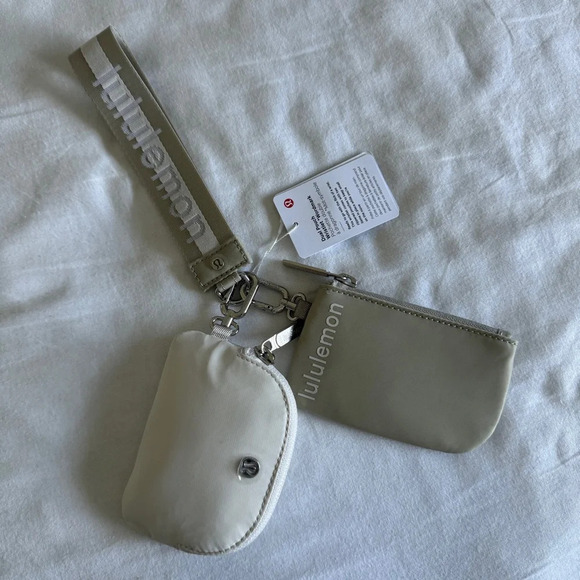 9 🆕 Lululemon Dual Pouch Wristlet Wordmark Raw Linen White Opal - Picture 1 of 5